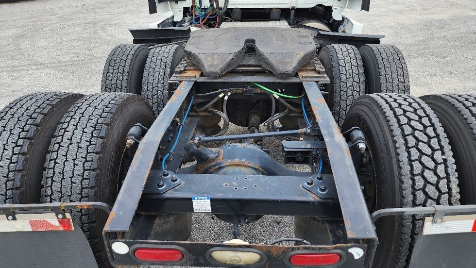 Sleeper Tractor-Heavy Duty Tractors-Freightliner-2020-T12664ST-Ocala-FL-562,774\n\t\tmiles-$ 57,000 - Image 6