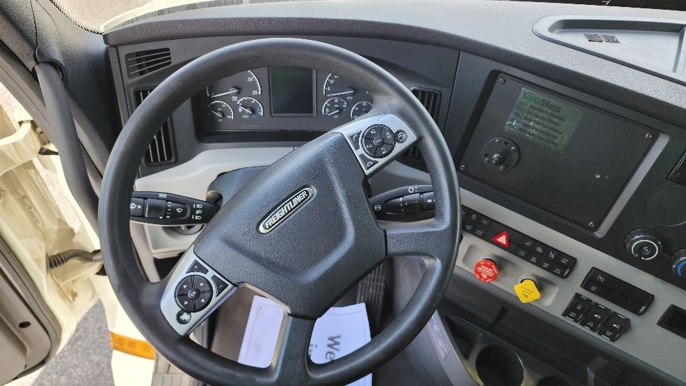Sleeper Tractor-Heavy Duty Tractors-Freightliner-2020-T12664ST-Ocala-FL-629,801\n\t\tmiles-$ 53,250 - Image 11