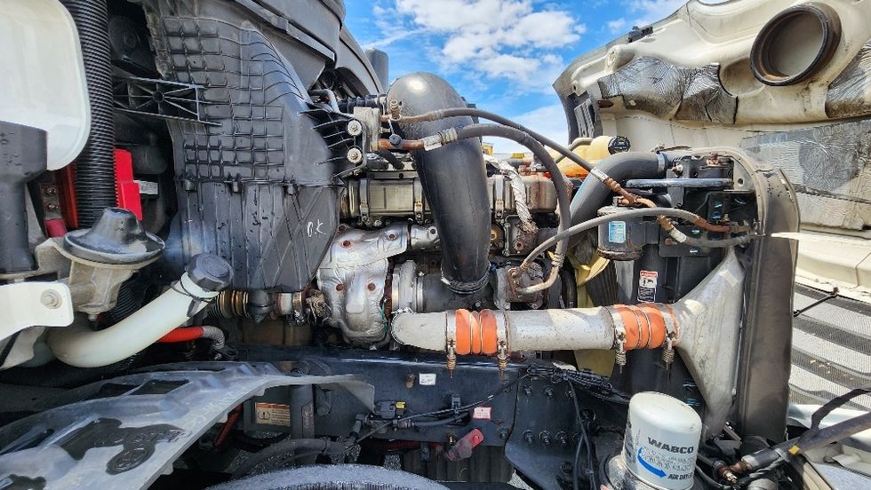 Sleeper Tractor-Heavy Duty Tractors-Freightliner-2020-T12664ST-Ocala-FL-629,801\n\t\tmiles-$ 53,250 - Image 20