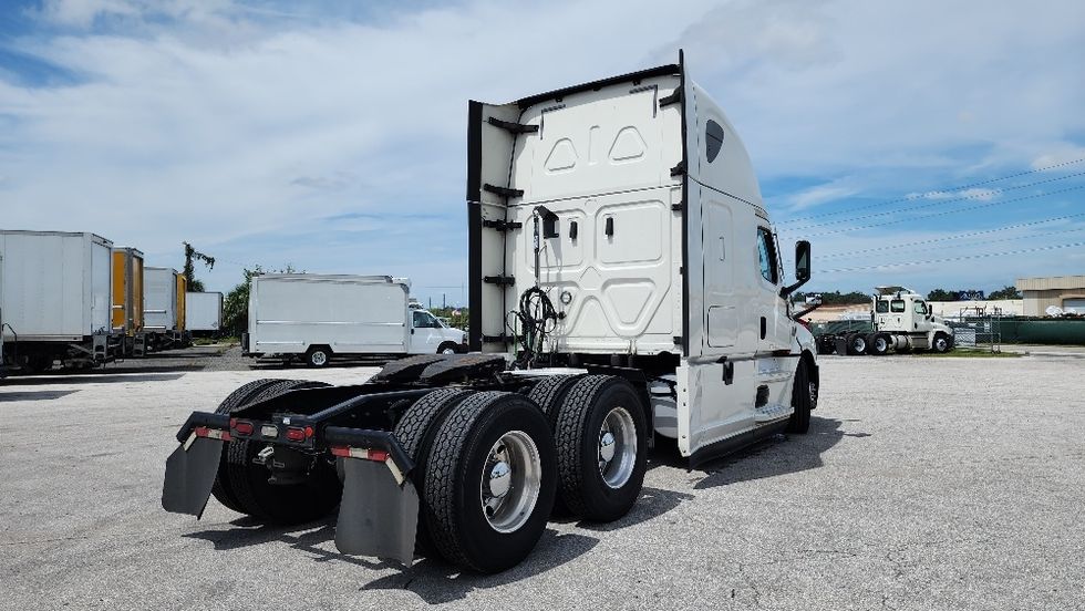 Sleeper Tractor-Heavy Duty Tractors-Freightliner-2020-T12664ST-Ocala-FL-629,801\n\t\tmiles-$ 53,250 - Image 7