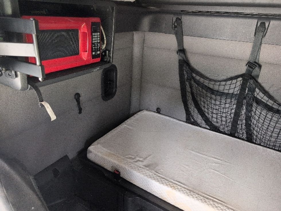 Sleeper Tractor-Heavy Duty Tractors-Freightliner-2020-T12664ST-Ocala-FL-693,740\n\t\tmiles-$ 47,750 - Image 16