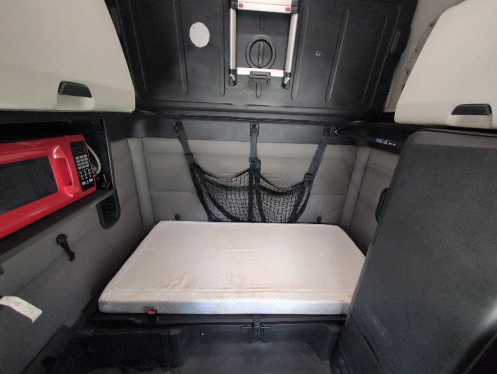 Sleeper Tractor-Heavy Duty Tractors-Freightliner-2020-T12664ST-Ocala-FL-693,740\n\t\tmiles-$ 47,750 - Image 17