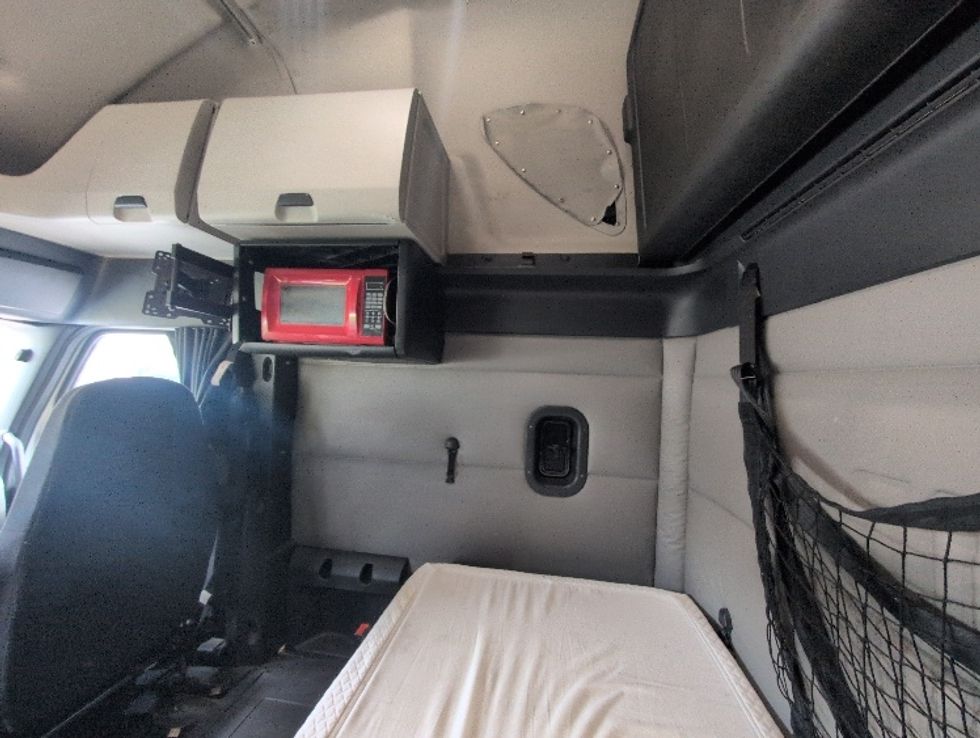 Sleeper Tractor-Heavy Duty Tractors-Freightliner-2020-T12664ST-Ocala-FL-693,740\n\t\tmiles-$ 47,750 - Image 19