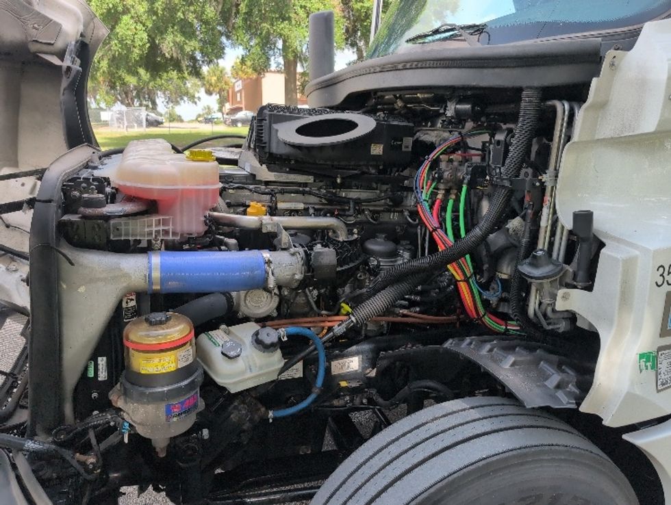 Sleeper Tractor-Heavy Duty Tractors-Freightliner-2020-T12664ST-Ocala-FL-693,740\n\t\tmiles-$ 47,750 - Image 21