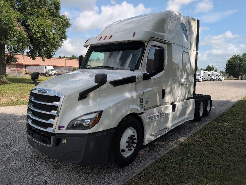 Sleeper Tractor-Heavy Duty Tractors-Freightliner-2020-T12664ST-Ocala-FL-693,740\n\t\tmiles-$ 47,750 - Image 3