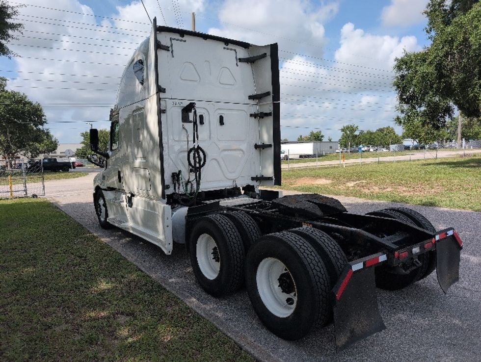 Sleeper Tractor-Heavy Duty Tractors-Freightliner-2020-T12664ST-Ocala-FL-693,740\n\t\tmiles-$ 47,750 - Image 5