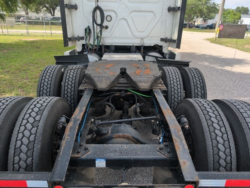 Sleeper Tractor-Heavy Duty Tractors-Freightliner-2020-T12664ST-Ocala-FL-693,740\n\t\tmiles-$ 47,750 - Image 6