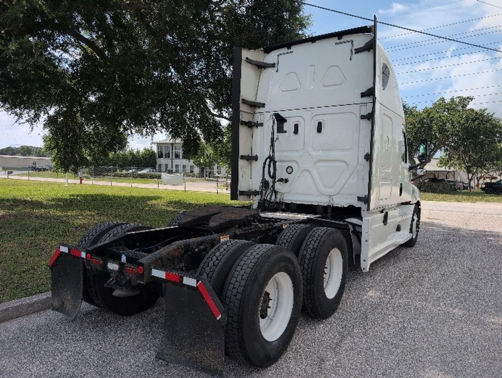 Sleeper Tractor-Heavy Duty Tractors-Freightliner-2020-T12664ST-Ocala-FL-693,740\n\t\tmiles-$ 47,750 - Image 7