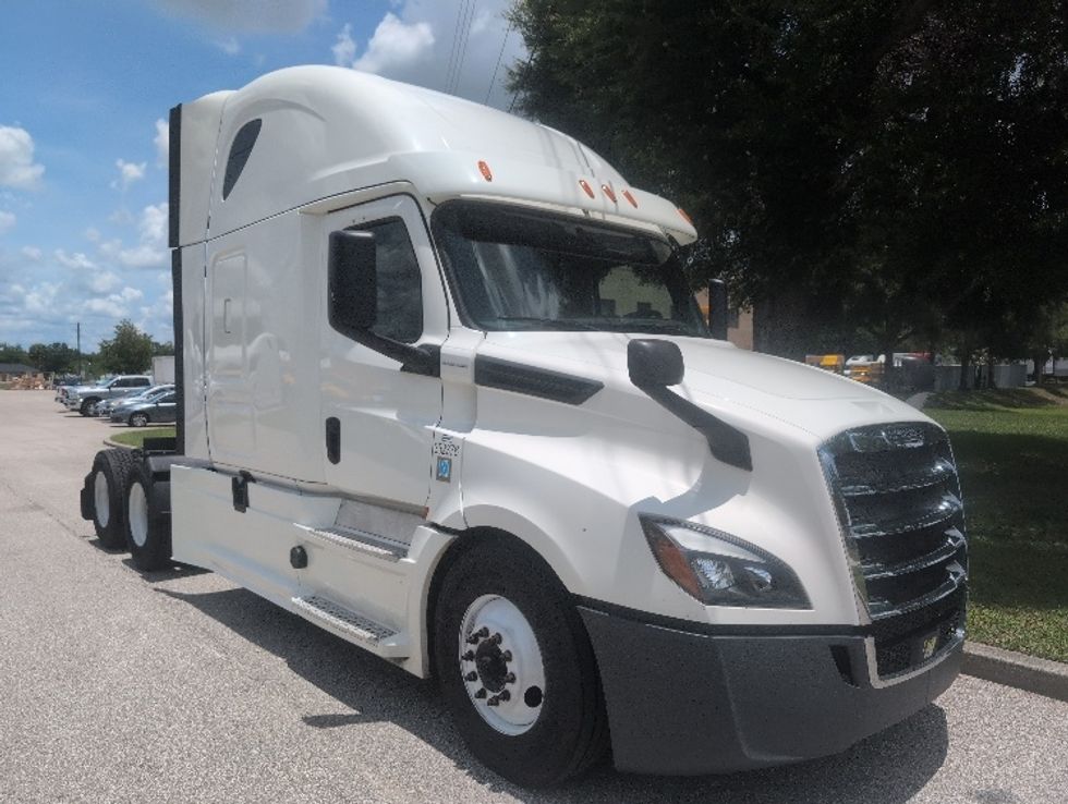 Sleeper Tractor-Heavy Duty Tractors-Freightliner-2020-T12664ST-Ocala-FL-726,499\n\t\tmiles-$ 45,500 - Image 1