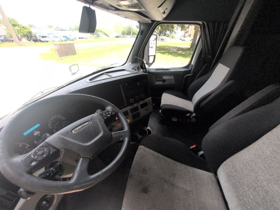 Sleeper Tractor-Heavy Duty Tractors-Freightliner-2020-T12664ST-Ocala-FL-726,499\n\t\tmiles-$ 45,500 - Image 10