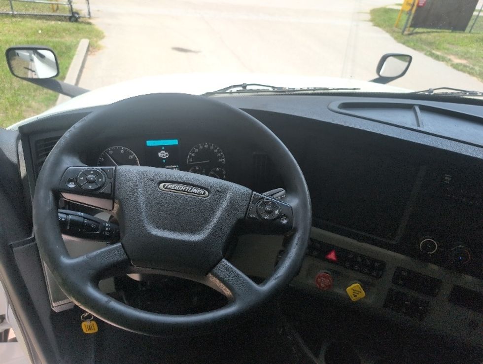 Sleeper Tractor-Heavy Duty Tractors-Freightliner-2020-T12664ST-Ocala-FL-726,499\n\t\tmiles-$ 45,500 - Image 11