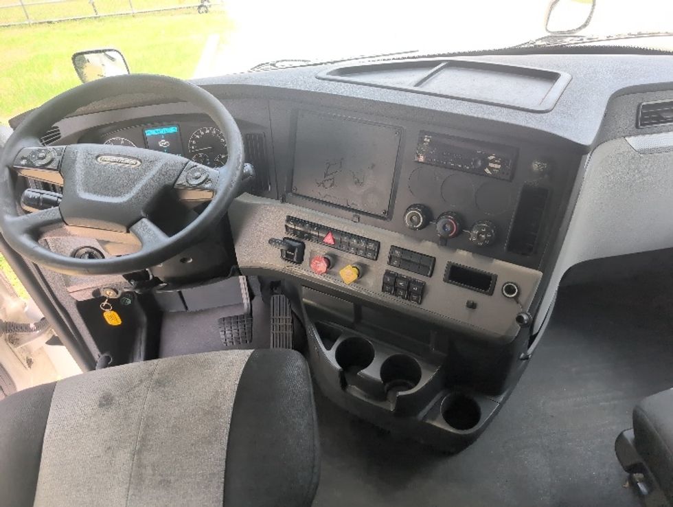 Sleeper Tractor-Heavy Duty Tractors-Freightliner-2020-T12664ST-Ocala-FL-726,499\n\t\tmiles-$ 45,500 - Image 12