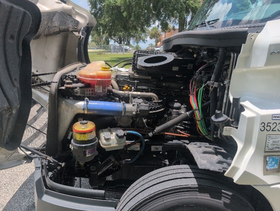 Sleeper Tractor-Heavy Duty Tractors-Freightliner-2020-T12664ST-Ocala-FL-726,499\n\t\tmiles-$ 45,500 - Image 21