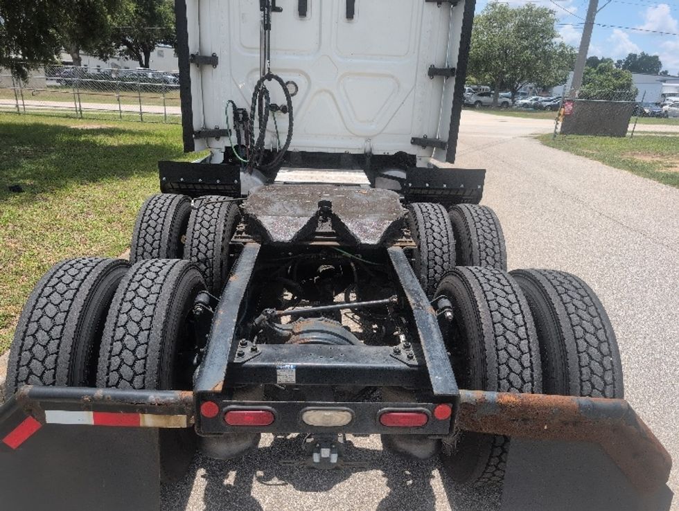 Sleeper Tractor-Heavy Duty Tractors-Freightliner-2020-T12664ST-Ocala-FL-726,499\n\t\tmiles-$ 45,500 - Image 6