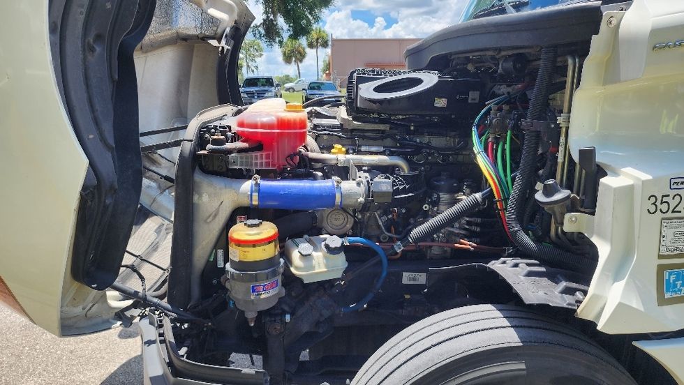 Sleeper Tractor-Heavy Duty Tractors-Freightliner-2020-T12664ST-Ocala-FL-770,125\n\t\tmiles-$ 42,500 - Image 21