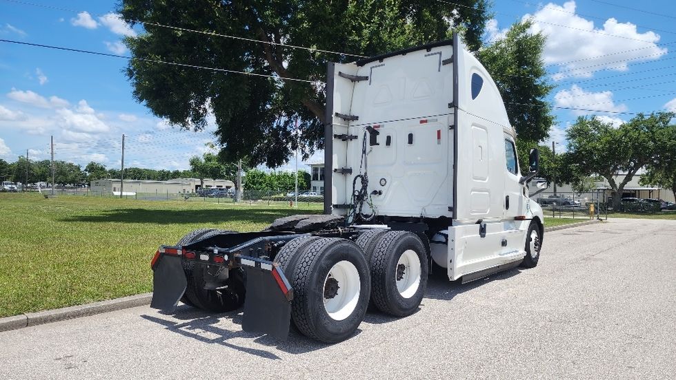 Sleeper Tractor-Heavy Duty Tractors-Freightliner-2020-T12664ST-Ocala-FL-770,125\n\t\tmiles-$ 42,500 - Image 7