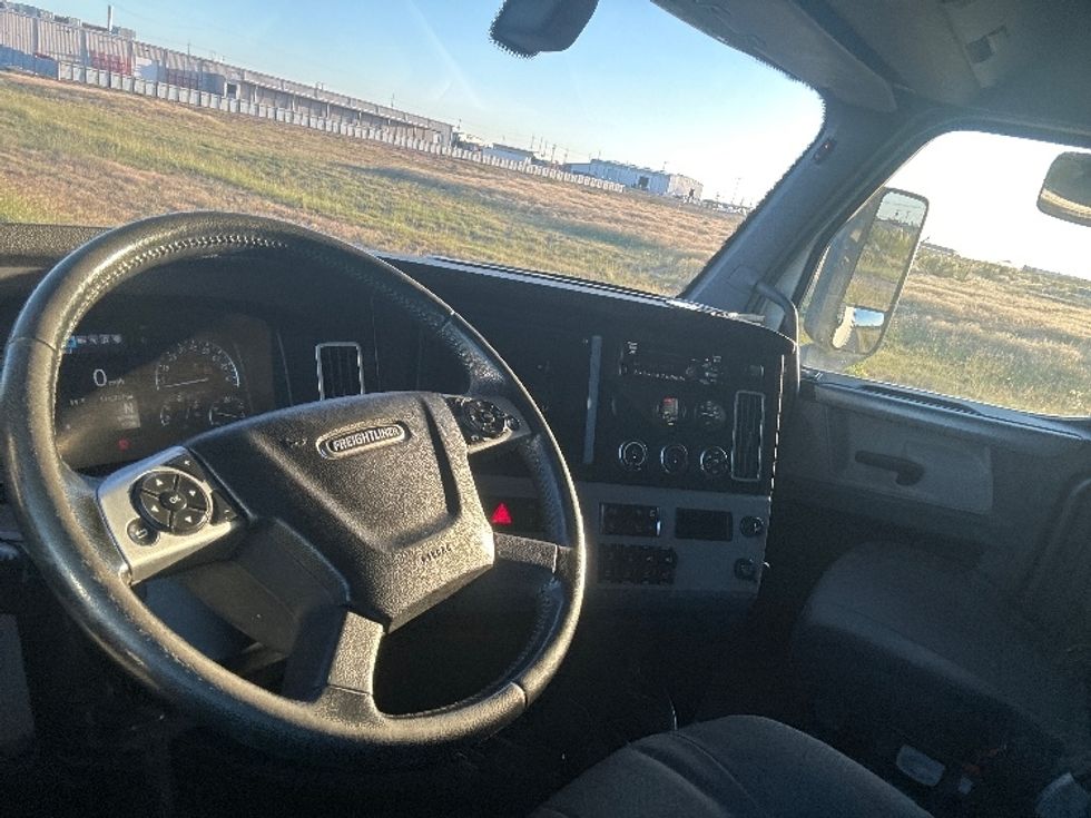 Sleeper Tractor-Heavy Duty Tractors-Freightliner-2020-T12664ST-Odessa-TX-178,326\n\t\tmiles-$ 88,500 - Image 10