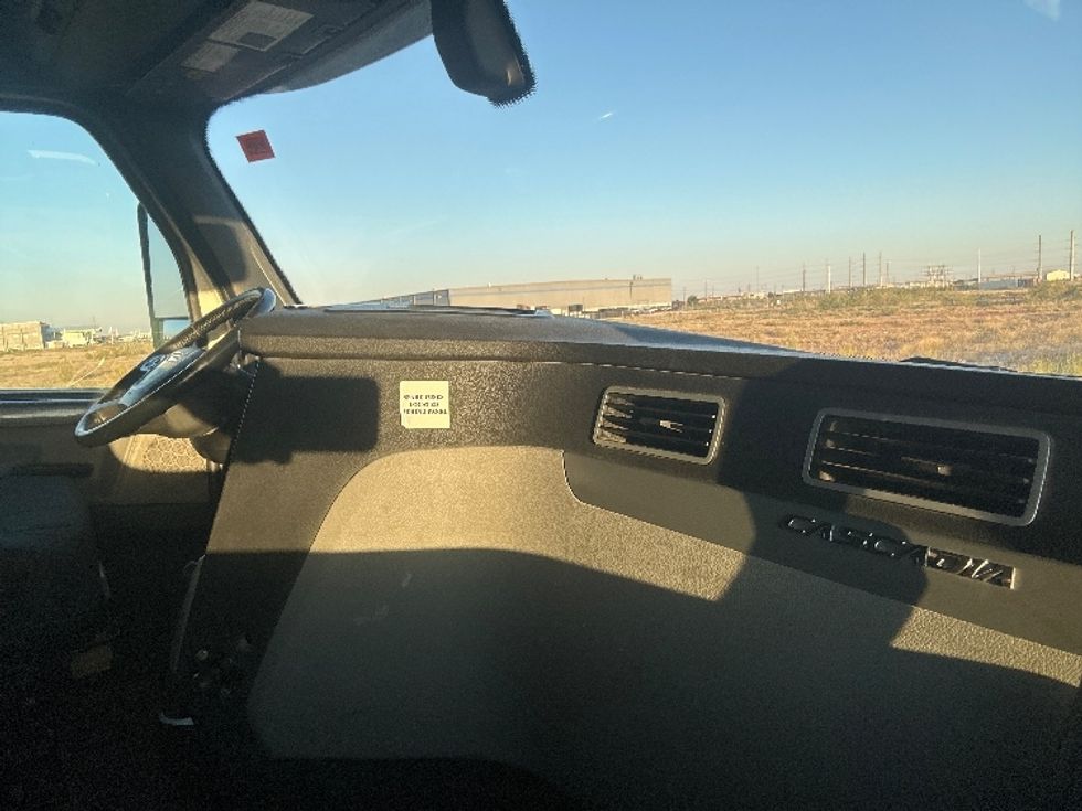 Sleeper Tractor-Heavy Duty Tractors-Freightliner-2020-T12664ST-Odessa-TX-178,326\n\t\tmiles-$ 88,500 - Image 15