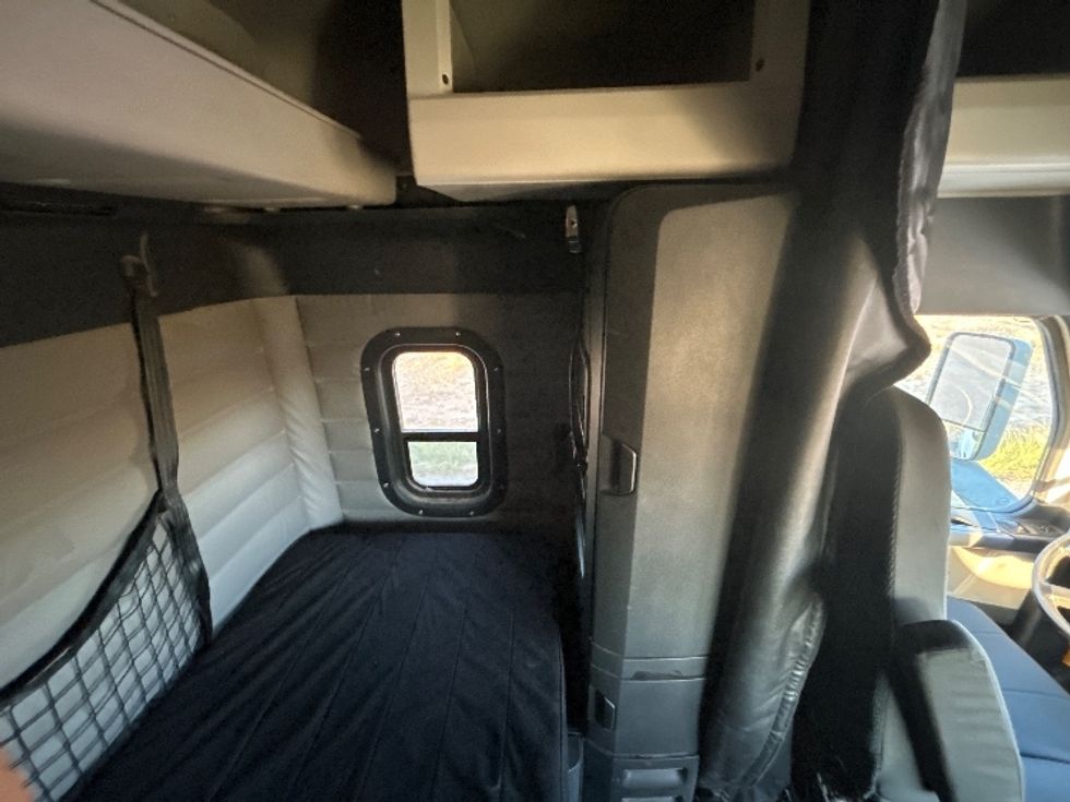 Sleeper Tractor-Heavy Duty Tractors-Freightliner-2020-T12664ST-Odessa-TX-178,326\n\t\tmiles-$ 88,500 - Image 18