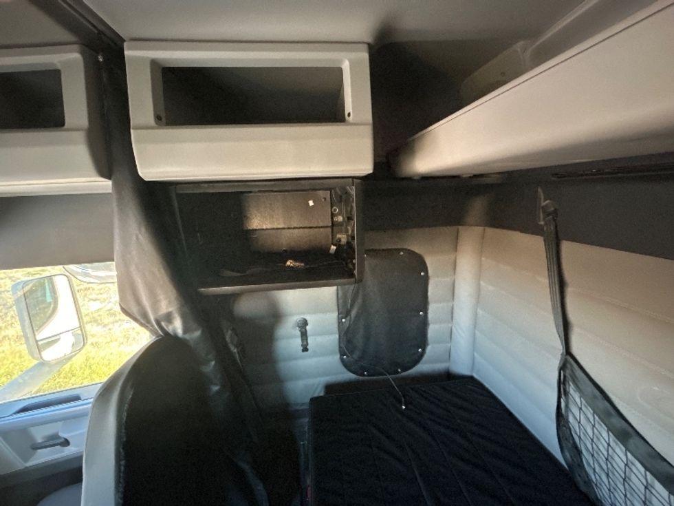 Sleeper Tractor-Heavy Duty Tractors-Freightliner-2020-T12664ST-Odessa-TX-178,326\n\t\tmiles-$ 88,500 - Image 19