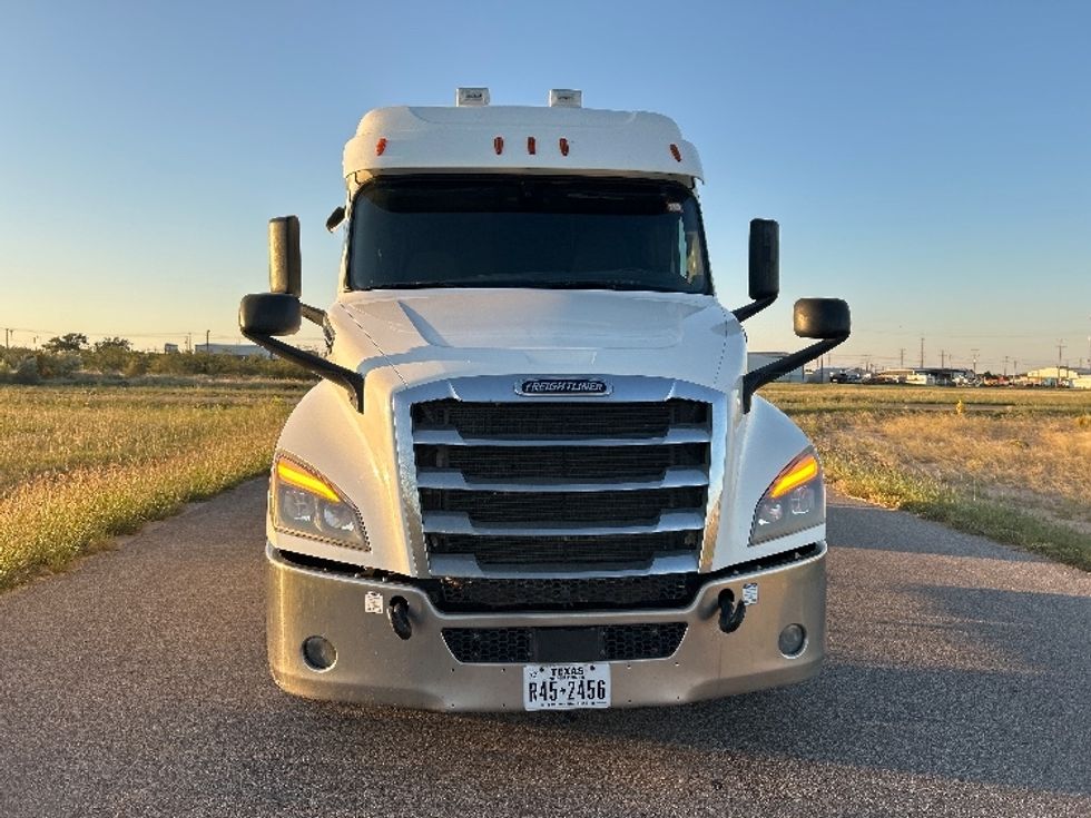 Sleeper Tractor-Heavy Duty Tractors-Freightliner-2020-T12664ST-Odessa-TX-178,326\n\t\tmiles-$ 88,500 - Image 2