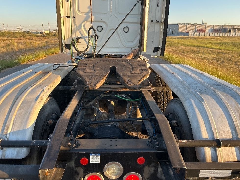 Sleeper Tractor-Heavy Duty Tractors-Freightliner-2020-T12664ST-Odessa-TX-178,326\n\t\tmiles-$ 88,500 - Image 6