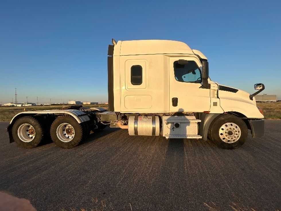 Sleeper Tractor-Heavy Duty Tractors-Freightliner-2020-T12664ST-Odessa-TX-178,326\n\t\tmiles-$ 88,500 - Image 8