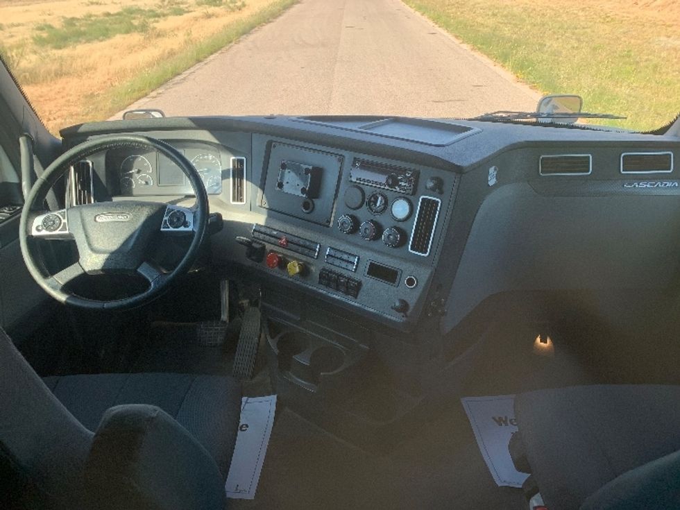 Sleeper Tractor-Heavy Duty Tractors-Freightliner-2020-T12664ST-Odessa-TX-198,289\n\t\tmiles-$ 86,250 - Image 10