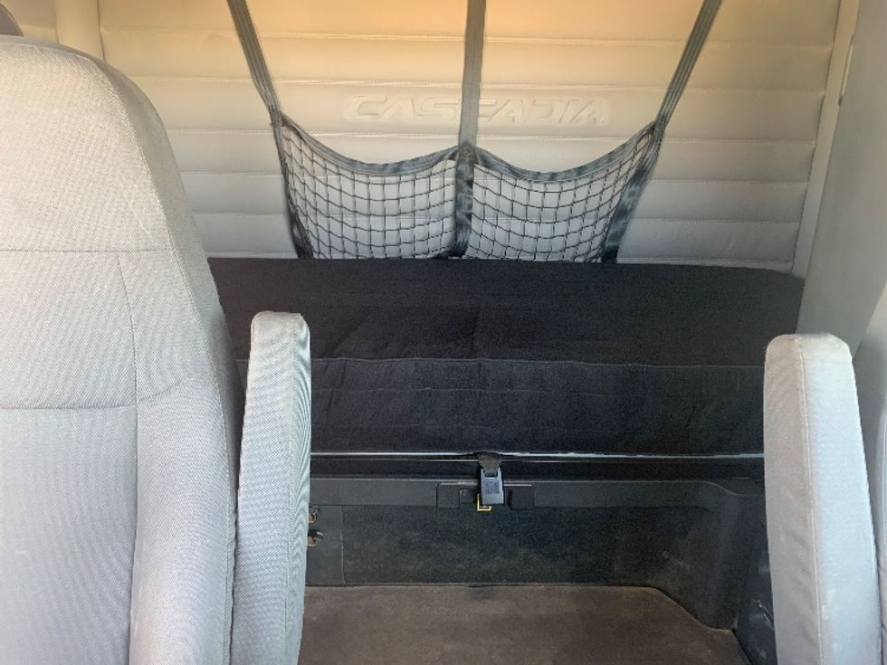 Sleeper Tractor-Heavy Duty Tractors-Freightliner-2020-T12664ST-Odessa-TX-198,289\n\t\tmiles-$ 86,250 - Image 14