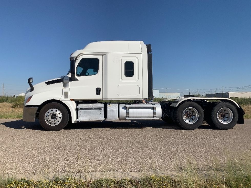 Sleeper Tractor-Heavy Duty Tractors-Freightliner-2020-T12664ST-Odessa-TX-198,289\n\t\tmiles-$ 86,250 - Image 4