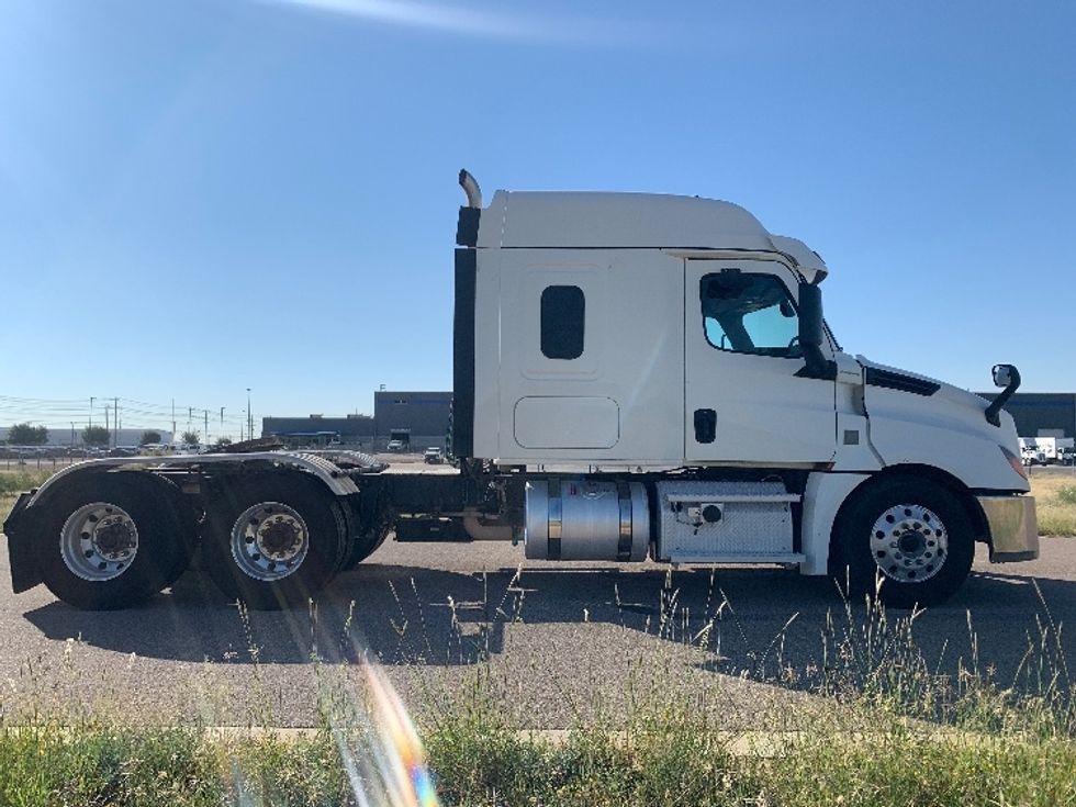 Sleeper Tractor-Heavy Duty Tractors-Freightliner-2020-T12664ST-Odessa-TX-198,289\n\t\tmiles-$ 86,250 - Image 6