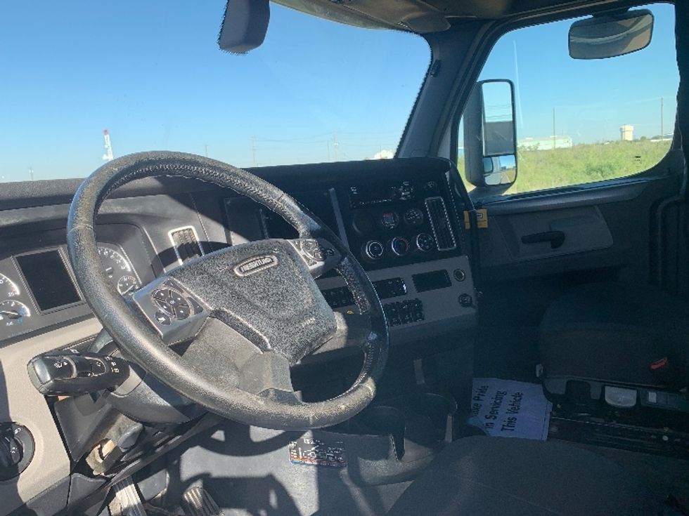 Sleeper Tractor-Heavy Duty Tractors-Freightliner-2020-T12664ST-Odessa-TX-198,289\n\t\tmiles-$ 86,250 - Image 8