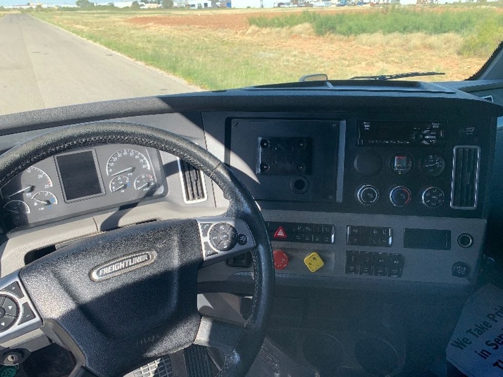 Sleeper Tractor-Heavy Duty Tractors-Freightliner-2020-T12664ST-Odessa-TX-198,289\n\t\tmiles-$ 86,250 - Image 9