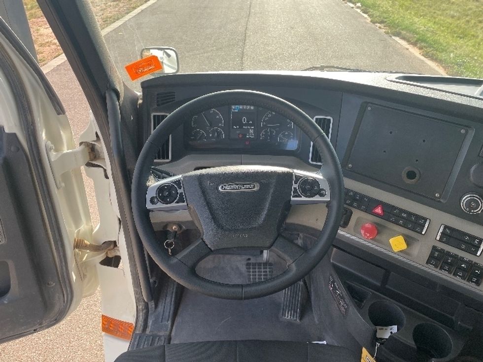 Sleeper Tractor-Heavy Duty Tractors-Freightliner-2020-T12664ST-Odessa-TX-205,956\n\t\tmiles-$ 86,750 - Image 11