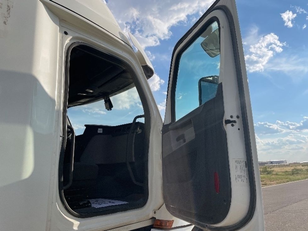 Sleeper Tractor-Heavy Duty Tractors-Freightliner-2020-T12664ST-Odessa-TX-205,956\n\t\tmiles-$ 86,750 - Image 13