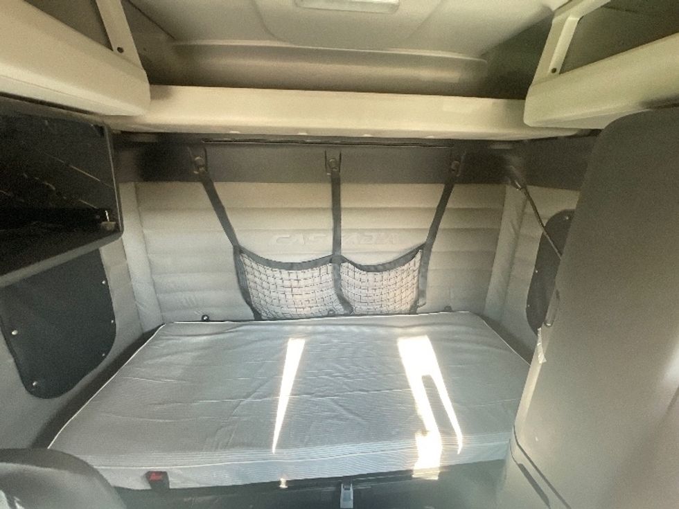 Sleeper Tractor-Heavy Duty Tractors-Freightliner-2020-T12664ST-Odessa-TX-205,956\n\t\tmiles-$ 86,750 - Image 16