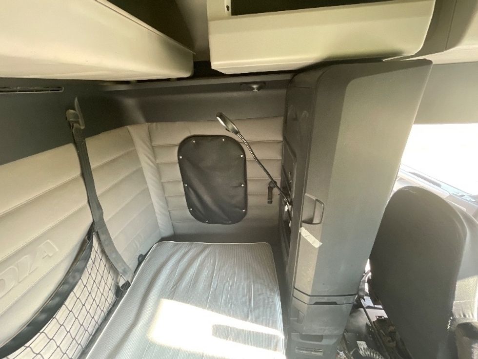 Sleeper Tractor-Heavy Duty Tractors-Freightliner-2020-T12664ST-Odessa-TX-205,956\n\t\tmiles-$ 86,750 - Image 18