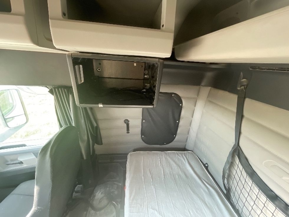 Sleeper Tractor-Heavy Duty Tractors-Freightliner-2020-T12664ST-Odessa-TX-205,956\n\t\tmiles-$ 86,750 - Image 19