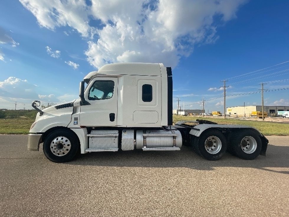 Sleeper Tractor-Heavy Duty Tractors-Freightliner-2020-T12664ST-Odessa-TX-205,956\n\t\tmiles-$ 86,750 - Image 4