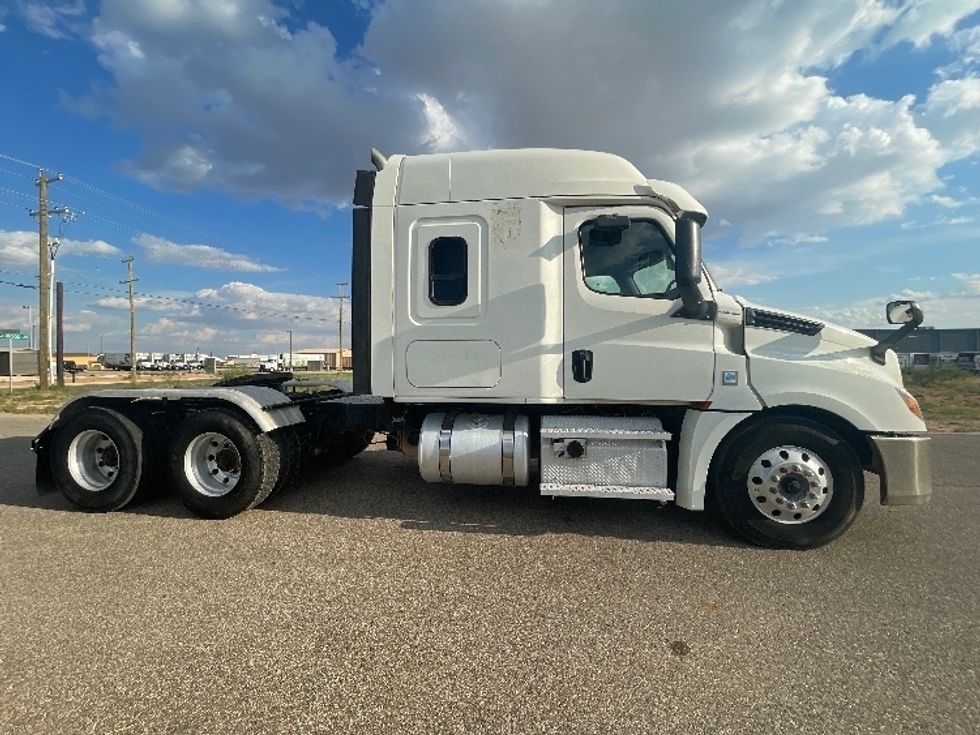 Sleeper Tractor-Heavy Duty Tractors-Freightliner-2020-T12664ST-Odessa-TX-205,956\n\t\tmiles-$ 86,750 - Image 8