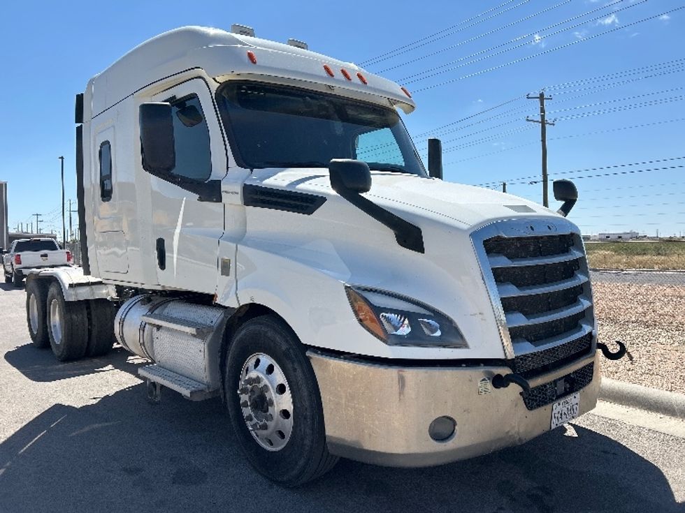 Sleeper Tractor-Heavy Duty Tractors-Freightliner-2020-T12664ST-Odessa-TX-208,341\n\t\tmiles-$ 86,750 - Image 1