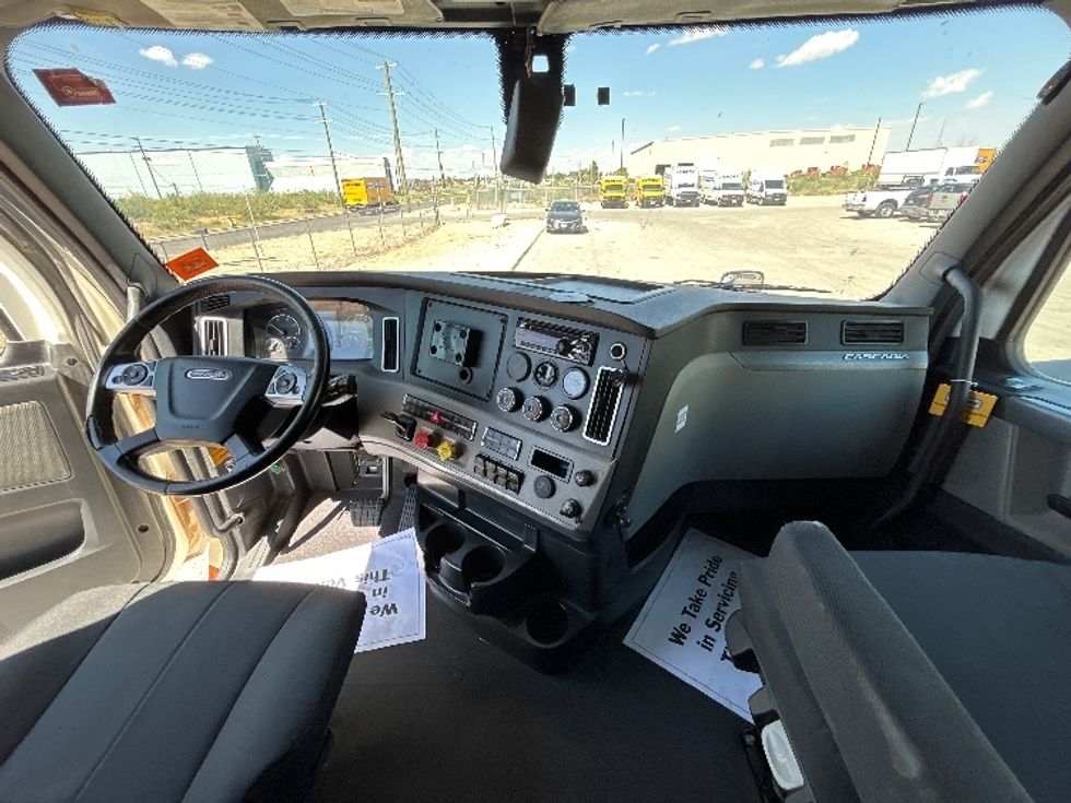 Sleeper Tractor-Heavy Duty Tractors-Freightliner-2020-T12664ST-Odessa-TX-208,341\n\t\tmiles-$ 86,750 - Image 12