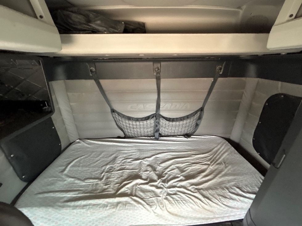 Sleeper Tractor-Heavy Duty Tractors-Freightliner-2020-T12664ST-Odessa-TX-208,341\n\t\tmiles-$ 86,750 - Image 17