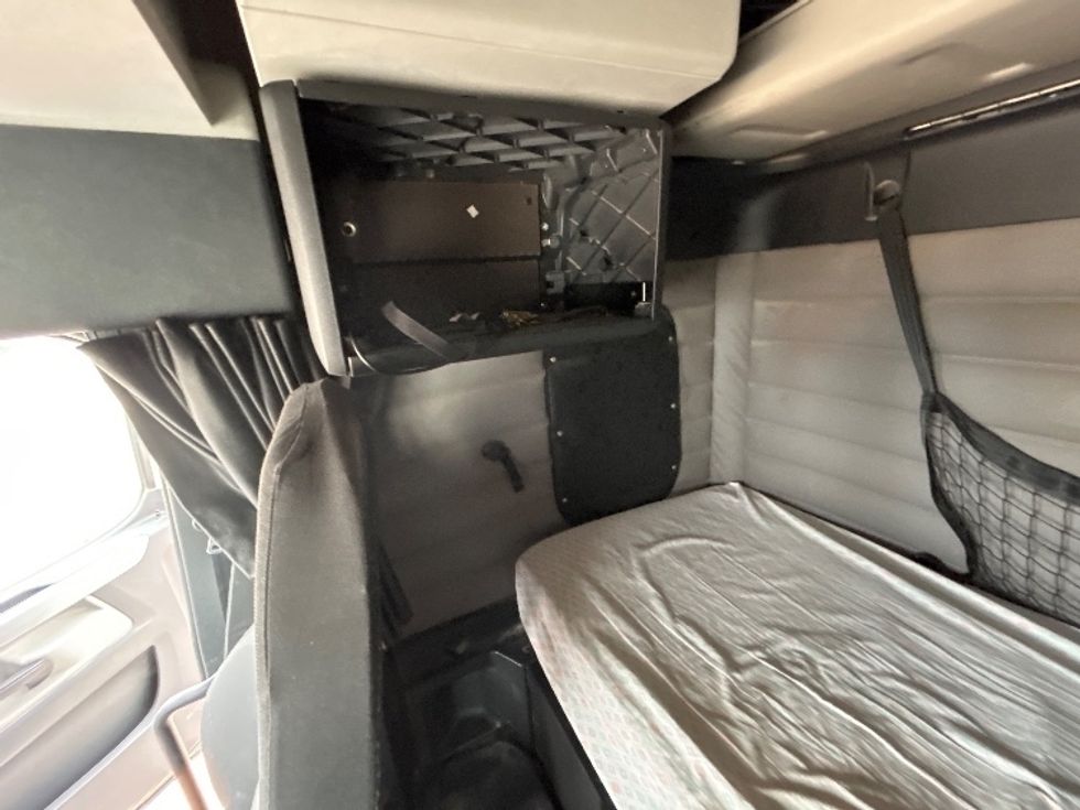 Sleeper Tractor-Heavy Duty Tractors-Freightliner-2020-T12664ST-Odessa-TX-208,341\n\t\tmiles-$ 86,750 - Image 18