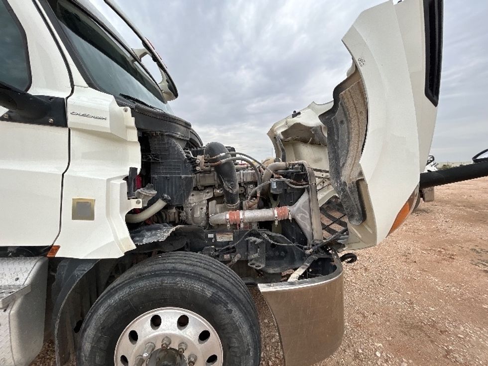 Sleeper Tractor-Heavy Duty Tractors-Freightliner-2020-T12664ST-Odessa-TX-208,341\n\t\tmiles-$ 86,750 - Image 20