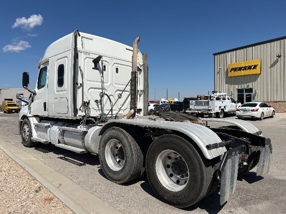 Sleeper Tractor-Heavy Duty Tractors-Freightliner-2020-T12664ST-Odessa-TX-208,341\n\t\tmiles-$ 86,750 - Image 5