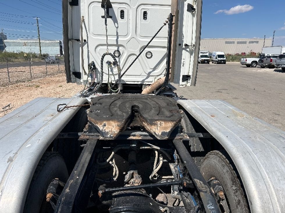 Sleeper Tractor-Heavy Duty Tractors-Freightliner-2020-T12664ST-Odessa-TX-208,341\n\t\tmiles-$ 86,750 - Image 6