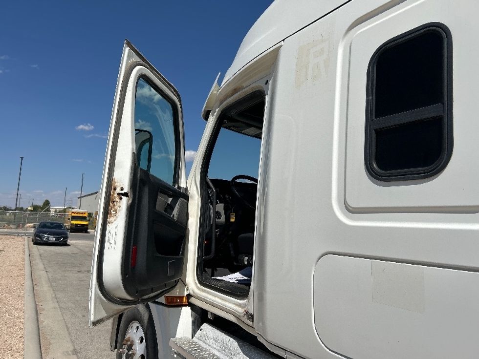 Sleeper Tractor-Heavy Duty Tractors-Freightliner-2020-T12664ST-Odessa-TX-208,341\n\t\tmiles-$ 86,750 - Image 9