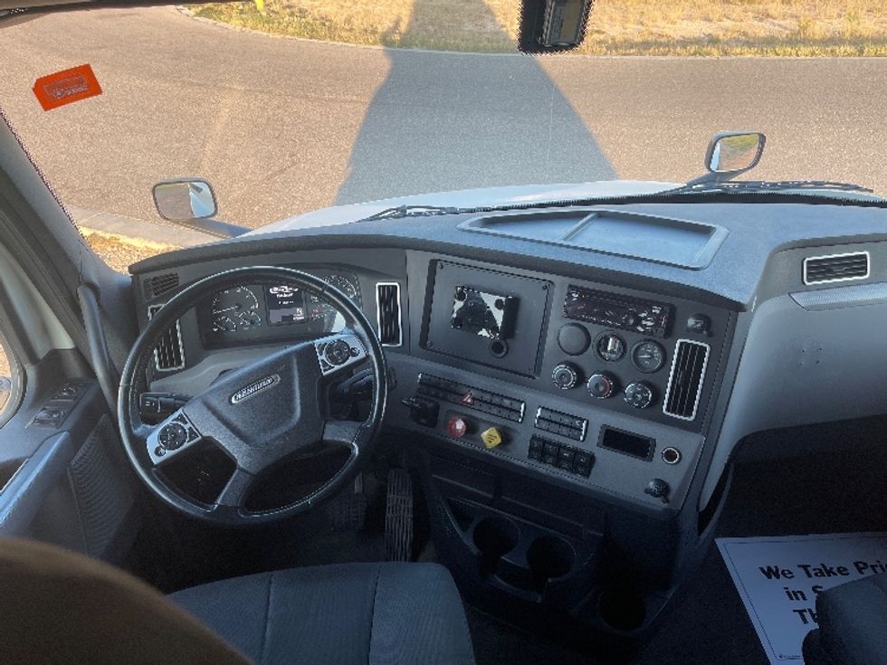 Sleeper Tractor-Heavy Duty Tractors-Freightliner-2020-T12664ST-Odessa-TX-211,243\n\t\tmiles-$ 86,500 - Image 12