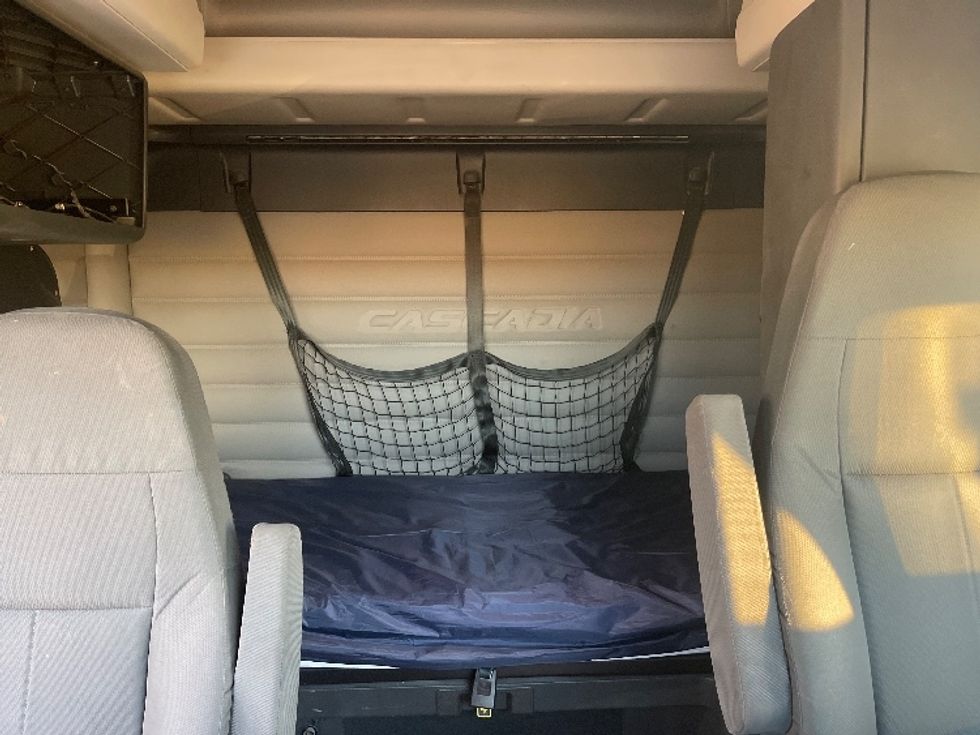 Sleeper Tractor-Heavy Duty Tractors-Freightliner-2020-T12664ST-Odessa-TX-211,243\n\t\tmiles-$ 86,500 - Image 16